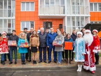 Собственные квартиры под Новый год получили 11 детей сирот