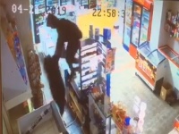 В Сукко неизвестный напал на продавца магазина и украл кассу