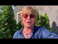 С открытием сезона Анапу поздравляет рыжий из Иванушек!