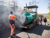 В Варваровке асфальтируют улицу Молодежную