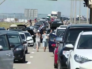 На Крымском мосту снова выросли очереди